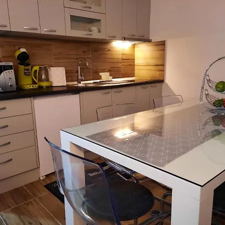 Grand Blue 2 Bedroom Apartment *