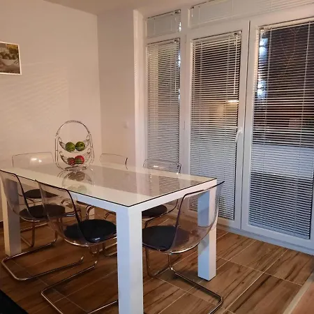 Grand Blue 2 Bedroom Apartment *